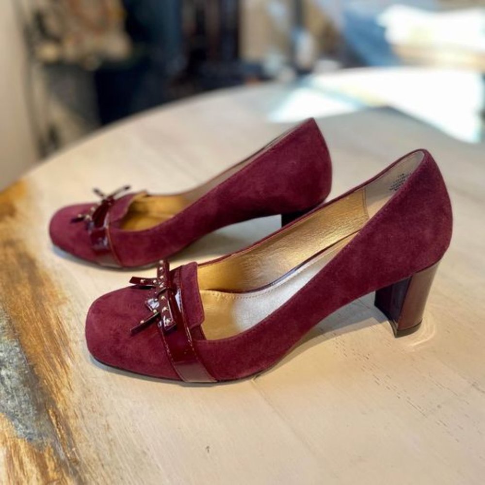 Joan & David Circa Suede Heel 7.5  Burgundy